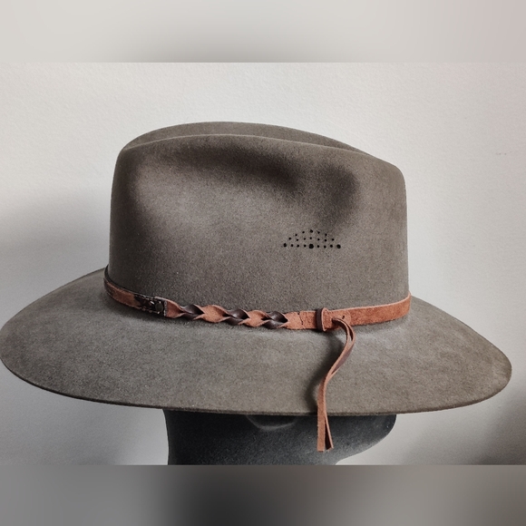 Stylish Fur Felt Wool Western "Longhorn" Cowboy Style Hat by Flechet - Picture 7 of 16